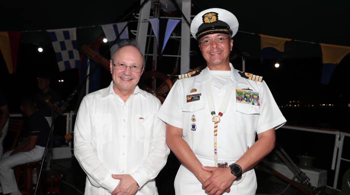 Embajador de Colombia en Panamá, Mauricio Baquero Pardo, y Comandante del Buque, Gustavo Gutiérrez Embajador de Colombia en Panamá, Mauricio Baquero Pardo, y Comandante del Buque, Gustavo Gutiérrez