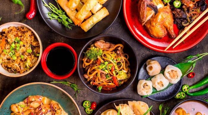 La cocina cantonesa es la más conocida alrededor del mundo. La cocina cantonesa es la más conocida alrededor del mundo.