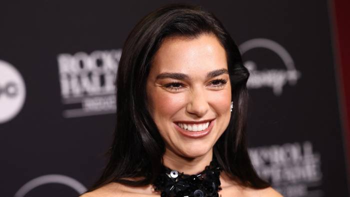 Dua Lipa, cantante, compositora y modelo. Dua Lipa, cantante, compositora y modelo.