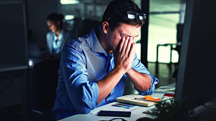 La ansiedad es una maestra del engaño. Distorsiona nuestra percepción de la realidad. La ansiedad es una maestra del engaño. Distorsiona nuestra percepción de la realidad.