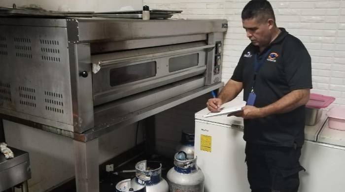 La Acodeco realiza operativos de verificación en restaurantes, lavamáticos, hoteles u otro tipo de actividad económica, para detectar si utilizan tanques de gas de 25 libras, subsidiado solo para las familias panameñas. La Acodeco realiza operativos de verificación en restaurantes, lavamáticos, hoteles u otro tipo de actividad económica, para detectar si utilizan tanques de gas de 25 libras, subsidiado solo para las familias panameñas.