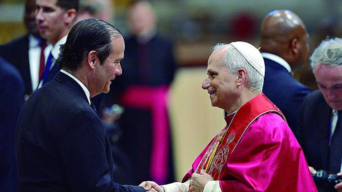 Martínez-Acha deseó un papado cercano a los más necesitados y comprometido con la paz mundial. Martínez-Acha deseó un papado cercano a los más necesitados y comprometido con la paz mundial.