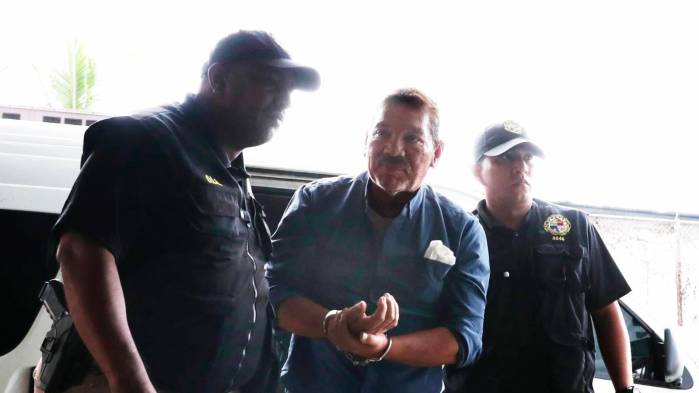 Genaro López al momento de llegar a las instalaciones del Sistema Penal Acusatorio en Plaza Ágora. Genaro López al momento de llegar a las instalaciones del Sistema Penal Acusatorio en Plaza Ágora.