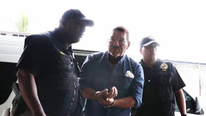 Genaro López al momento de llegar a las instalaciones del Sistema Penal Acusatorio en Plaza Ágora. Genaro López al momento de llegar a las instalaciones del Sistema Penal Acusatorio en Plaza Ágora.