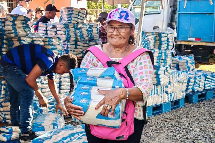 Los asistentes deberán portar su cédula y bolsa reutilizable para facilitar sus compras. Los asistentes deberán portar su cédula y bolsa reutilizable para facilitar sus compras.