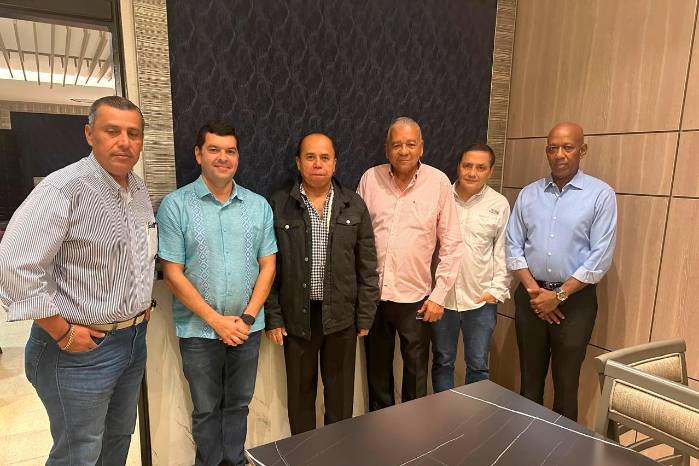 La Bancada Mixta, integrada por diputados provenientes de diversas fuerzas políticas, se posiciona como un actor bisagra en la actual coyuntura. La Bancada Mixta, integrada por diputados provenientes de diversas fuerzas políticas, se posiciona como un actor bisagra en la actual coyuntura.