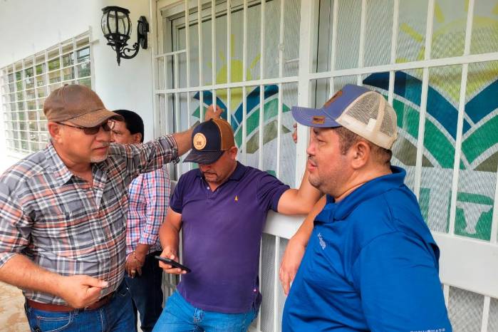 Arroceros en los predios del MIDA, para la reunión del 23 de junio que fue cancelada Arroceros en los predios del MIDA, para la reunión del 23 de junio que fue cancelada