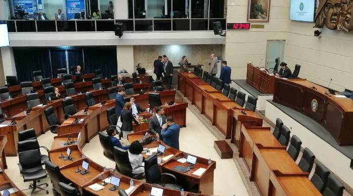 Desde hace dos semanas los diputados han intentado conformar las comisiones de trabajo. Desde hace dos semanas los diputados han intentado conformar las comisiones de trabajo.