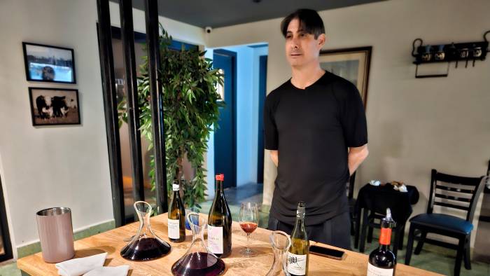 Los vinos se presentaron siguiendo una secuencia desde los más ligeros hasta los más robustos. Los vinos se presentaron siguiendo una secuencia desde los más ligeros hasta los más robustos.