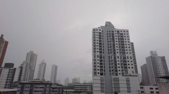 Velásquez enfatizó en tanto que para la tarde de este viernes se prevén más lluvias y tormentas eléctricas. Velásquez enfatizó en tanto que para la tarde de este viernes se prevén más lluvias y tormentas eléctricas.