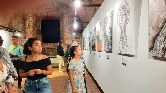 La exhibición está compuesta por 33 obras realizadas con la técnica en metal “punta seca”. La exhibición está compuesta por 33 obras realizadas con la técnica en metal “punta seca”.