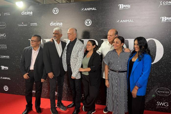 Al estreno acudieron diversos invitados especiales, entre ellos, la viceministra de Cultura Arianne Benedetti. Al estreno acudieron diversos invitados especiales, entre ellos, la viceministra de Cultura Arianne Benedetti.