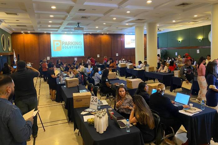 Feria de empleo que se realiza en las instalaciones de la Cámara de Comercio. Feria de empleo que se realiza en las instalaciones de la Cámara de Comercio.