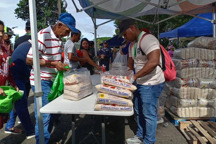 Los asistentes deberán portar su cédula y bolsa reutilizable. Los asistentes deberán portar su cédula y bolsa reutilizable.