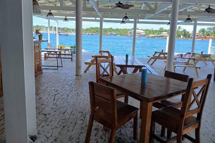 La mayoría de los restaurante turísticos ha tenido bajas o nula presencia de turistas a consecuencia de las protestas. La mayoría de los restaurante turísticos ha tenido bajas o nula presencia de turistas a consecuencia de las protestas.