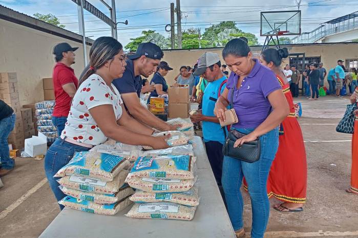 Los consumidores podrán encontrar productos de la canasta básica como arroz, vegetales, carnes y granos a precios accesibles. Los consumidores podrán encontrar productos de la canasta básica como arroz, vegetales, carnes y granos a precios accesibles.