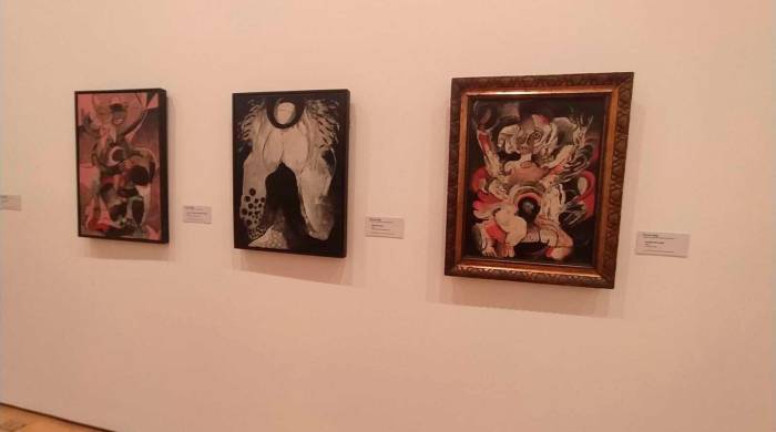 (De izq. a der.) ‘Una nueva mujer se apodera del paisaje’ (1966), ‘Infantita abierta’ (1962) y ‘La reina del mundo’ (1966), del artista colombiano Norman Mejía.