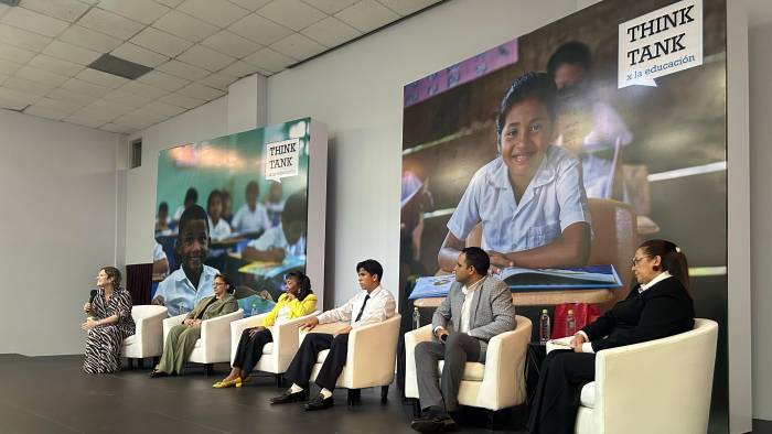 El plan se ideó con las contribuciones de estudiantes, docentes, especialistas en educación y representantes del sector empresarial. El plan se ideó con las contribuciones de estudiantes, docentes, especialistas en educación y representantes del sector empresarial.