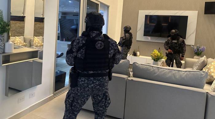 La Policía de Ecuador indicó que entre los detenidas también se encuentra su esposa Alexandra. La Policía de Ecuador indicó que entre los detenidas también se encuentra su esposa Alexandra.