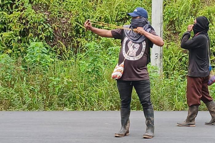 Las protestas continúan en la provincia de Bocas del Toro con algunos enfrentamientos entre la Policía y manifestantes. Las protestas continúan en la provincia de Bocas del Toro con algunos enfrentamientos entre la Policía y manifestantes.