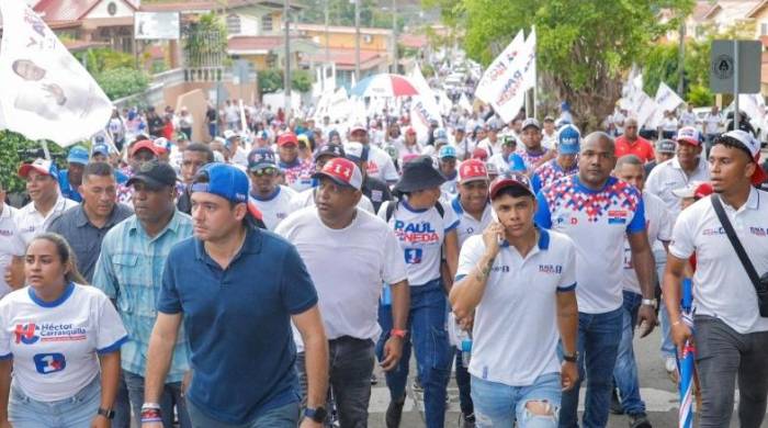 El candidato presidencial del PRD, José Gabriel en la comunidad de El Crisol en el corregimiento de José Domingo Espinar El candidato presidencial del PRD, José Gabriel en la comunidad de El Crisol en el corregimiento de José Domingo Espinar