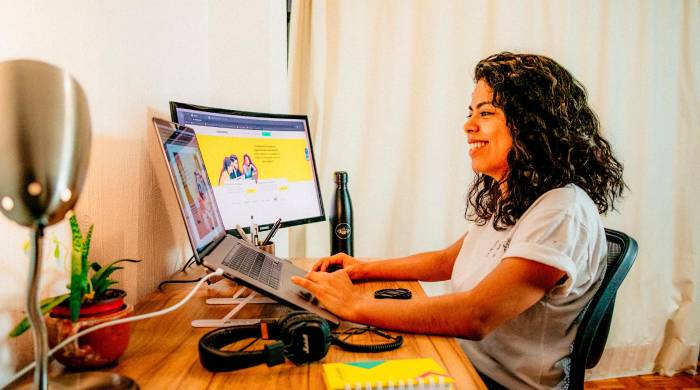 La insersión de las mujeres en la tecnología y la economía digital es beneficiosa para la economía de los países de acuerdo a la Unesco. La insersión de las mujeres en la tecnología y la economía digital es beneficiosa para la economía de los países de acuerdo a la Unesco.