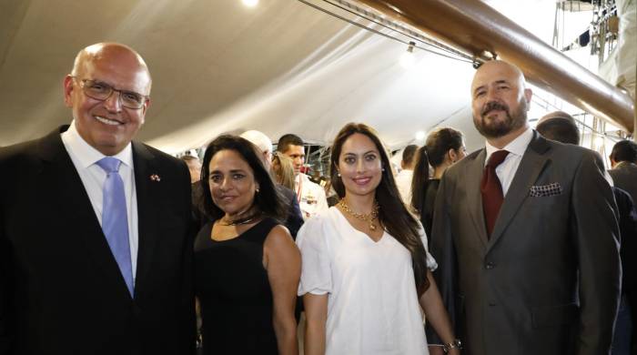 Mario López Chávarri, Ana María Paredes, Alejandroa Burgos y Alejandro Sfeir