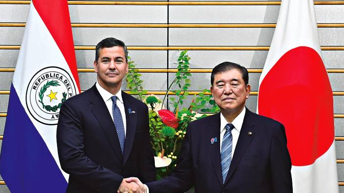 El primer ministro de Japón, Shigeru Ishiba, (Izq.) y el presidente de Paraguay, Santiago Peña, este miércoles en Tokio. El primer ministro de Japón, Shigeru Ishiba, (Izq.) y el presidente de Paraguay, Santiago Peña, este miércoles en Tokio.