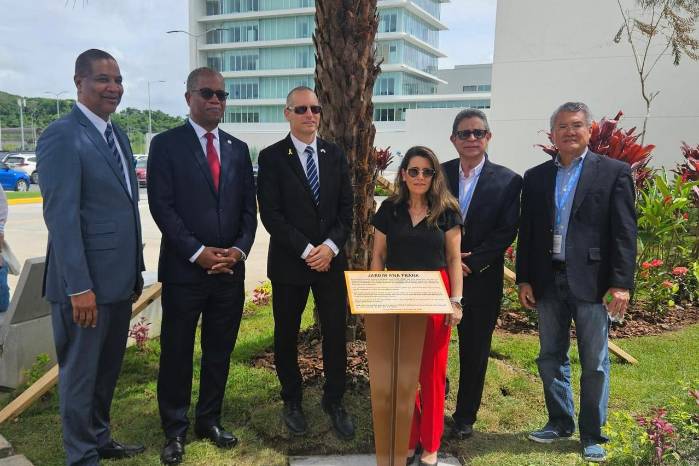 Durante la ceremonia, celebrada este 12 de junio el embajador de Israel, Itai Bardov, subrayó el valor simbólico del jardín. Durante la ceremonia, celebrada este 12 de junio el embajador de Israel, Itai Bardov, subrayó el valor simbólico del jardín.