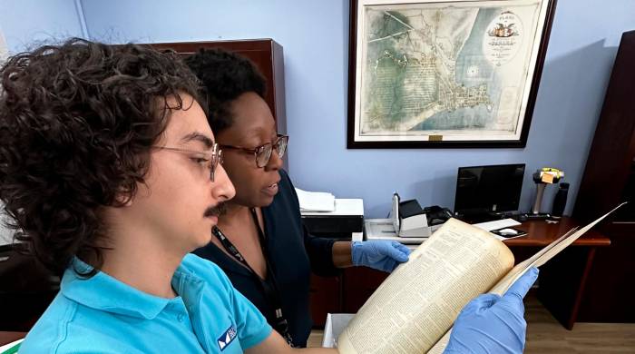 Parte del equipo de investigación histórica del Museo del Canal. Parte del equipo de investigación histórica del Museo del Canal.