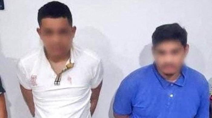 Entre los ‘indicios’ hallados por agentes figuran un fusil, dos pistolas, cargadores y dos vehículos. Entre los ‘indicios’ hallados por agentes figuran un fusil, dos pistolas, cargadores y dos vehículos.