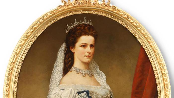 Retrato de Sisi con motivo de su coronación en 1867. Retrato de Sisi con motivo de su coronación en 1867.