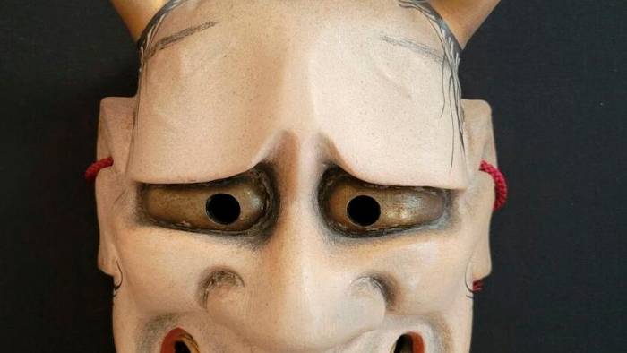 Las producciones audiovisuales han permitido que los protectores de rostro utilizados por los samuráis sean las más conocidas. Las producciones audiovisuales han permitido que los protectores de rostro utilizados por los samuráis sean las más conocidas.