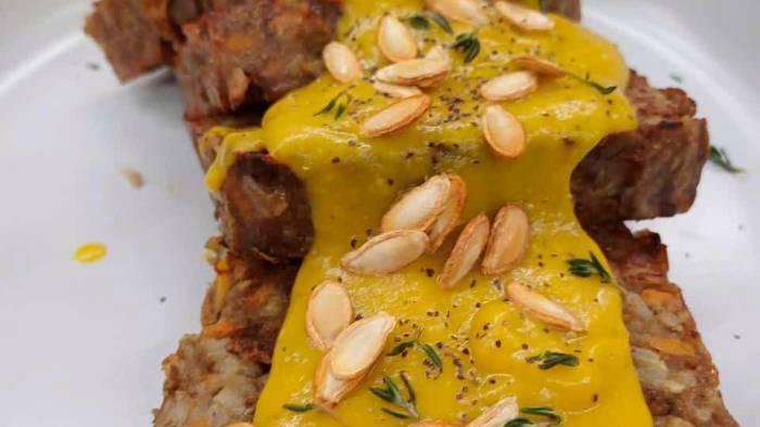 ‘Veggieloaf’ con salsa de zapallo al curri. ‘Veggieloaf’ con salsa de zapallo al curri.