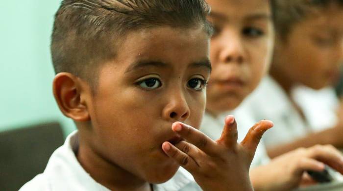 El programa consiste en brindar almuerzo a 104,723 estudiantes de manera progresiva, hasta finalizar el quinquenio. El programa consiste en brindar almuerzo a 104,723 estudiantes de manera progresiva, hasta finalizar el quinquenio.