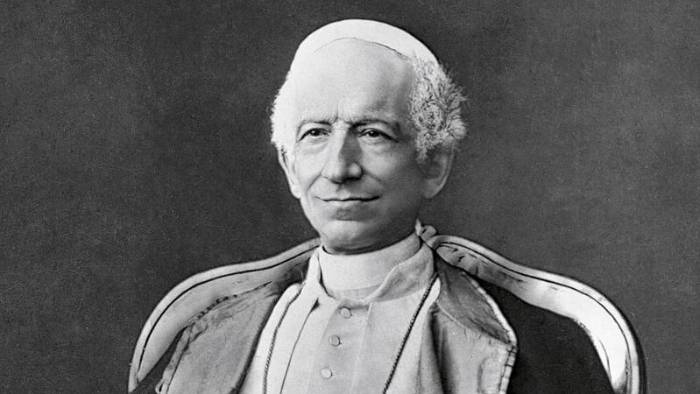 Papa León XIII, que precede en nombre a León XIV. Papa León XIII, que precede en nombre a León XIV.
