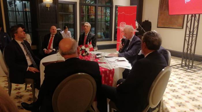 El canciller de Perú, Javier González-Olaechea Franco, expuso en Panamá las posibilidades de comercio e inversiones en su país. El canciller de Perú, Javier González-Olaechea Franco, expuso en Panamá las posibilidades de comercio e inversiones en su país.