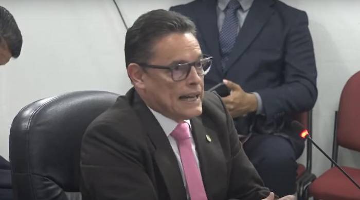 Ábrego acudió a la Comisión de Presupuesto y solicitó dos traslados de partidas que le fueron aprobados. Ábrego acudió a la Comisión de Presupuesto y solicitó dos traslados de partidas que le fueron aprobados.