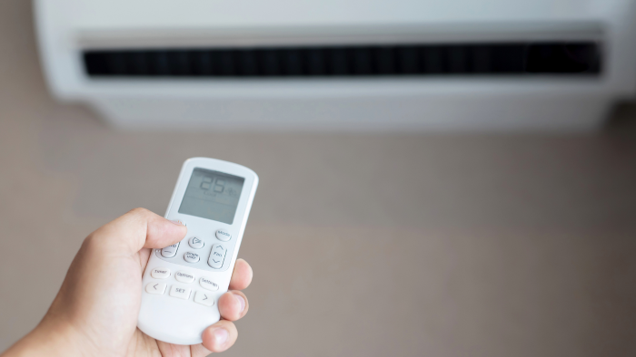 Cada grado que se el baja al aire acondicionado, incrementa el consumo de energía en un 6%, sin importan qué tan eficiente sea el equipo. Cada grado que se el baja al aire acondicionado, incrementa el consumo de energía en un 6%, sin importan qué tan eficiente sea el equipo.
