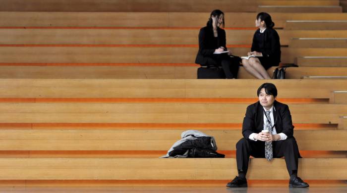 El número de puestos de trabajo disponibles por cada 100 personas en busca de empleo en Japón fue de 128 en el penúltimo mes de este año, dos puntos menos con respecto al mes precedente. El número de puestos de trabajo disponibles por cada 100 personas en busca de empleo en Japón fue de 128 en el penúltimo mes de este año, dos puntos menos con respecto al mes precedente.