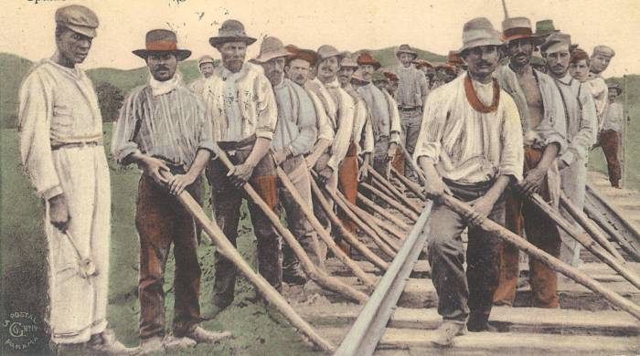 Los obreros destacaban por su capacidad de trabajo. Los obreros destacaban por su capacidad de trabajo.
