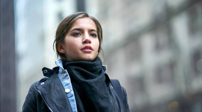 Fotograma cedido por Sony Pictures donde aparece la actriz Isabela Merced como Anya Corazón, durante una escena de la película ‘Madame Web’, del universo Spider-Man, que se estrenó el jueves pasado. Fotograma cedido por Sony Pictures donde aparece la actriz Isabela Merced como Anya Corazón, durante una escena de la película ‘Madame Web’, del universo Spider-Man, que se estrenó el jueves pasado.