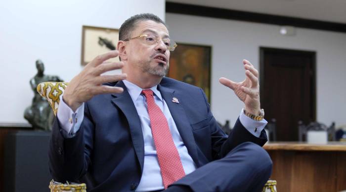 El presidente de Costa Rica, Rodrigo Chaves, habla durante una entrevista con EFE, el 11 de diciembre de 2023, en San José (Costa Rica). EFE/Jeffrey Arguedas El presidente de Costa Rica, Rodrigo Chaves, habla durante una entrevista con EFE, el 11 de diciembre de 2023, en San José (Costa Rica). EFE/Jeffrey Arguedas
