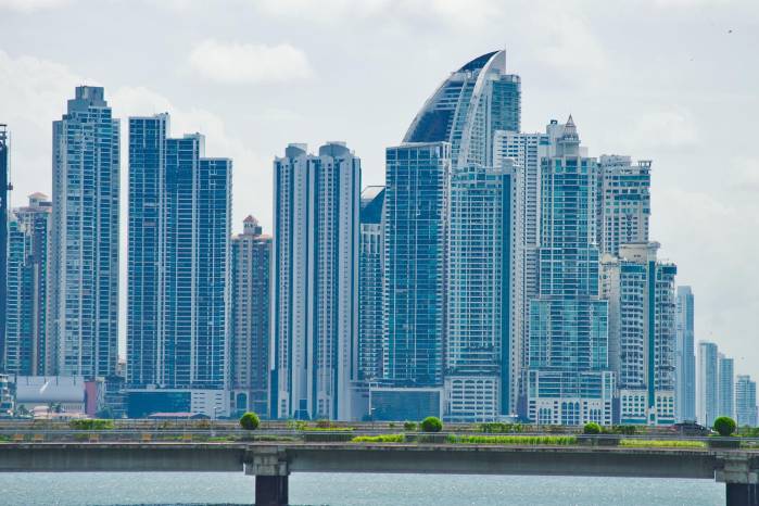 Economistas afirman que la fortaleza de la economía panameña se fundamenta en la diversificación de sus actividades. Economistas afirman que la fortaleza de la economía panameña se fundamenta en la diversificación de sus actividades.