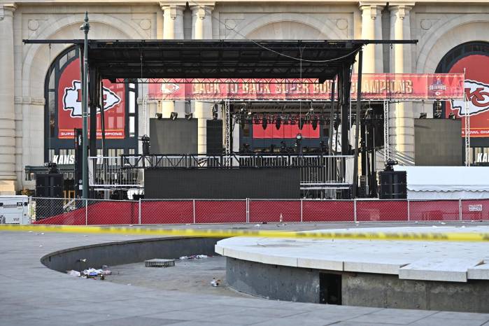 Una vista del área alrededor de Union Station después de un tiroteo después del Desfile de la Victoria del Super Bowl LVIII de la NFL para los Kansas City Chiefs. Una vista del área alrededor de Union Station después de un tiroteo después del Desfile de la Victoria del Super Bowl LVIII de la NFL para los Kansas City Chiefs.