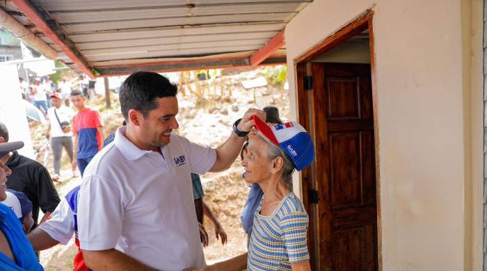 Carrizo disfrutó el recorrido a plenitud. Además, subió multifamiliares y regaló gorras. Carrizo disfrutó el recorrido a plenitud. Además, subió multifamiliares y regaló gorras.