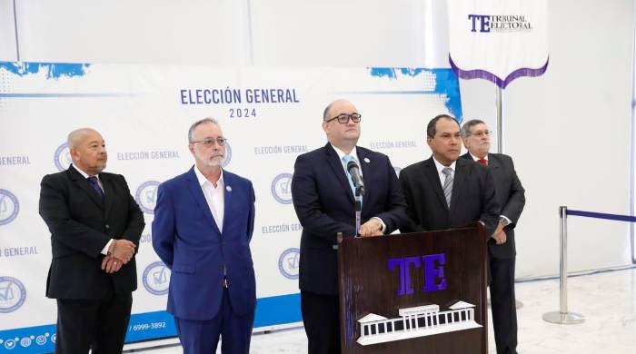 Al acto de presentación asistieron los tres magistrados del Tribunal Electoral. Al acto de presentación asistieron los tres magistrados del Tribunal Electoral.