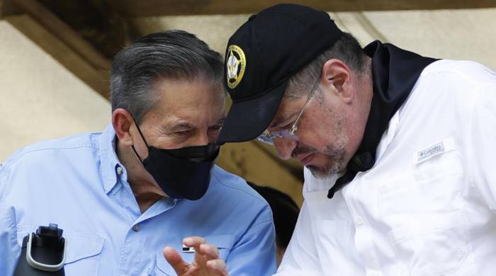 Fotografía de archivo, tomada el pasado 6 de octubre, en la que se registró el encuentro de los presidente de Costa Rica, Rodrigo Chaves (der., y de Panamá, Laurentino Cortizo, durante una visita a una estación de recepción migratoria, en Lajas Blancas. Fotografía de archivo, tomada el pasado 6 de octubre, en la que se registró el encuentro de los presidente de Costa Rica, Rodrigo Chaves (der., y de Panamá, Laurentino Cortizo, durante una visita a una estación de recepción migratoria, en Lajas Blancas.