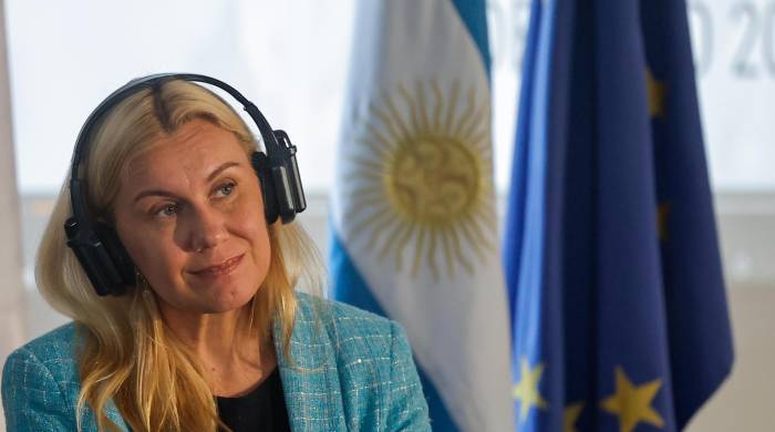 La comisaria de energía de la Unión Europea (UE), Kadri Simson, participa en una conferencia de prensa este 3 de julio de 2024 en Buenos Aires, Argentina. La comisaria de energía de la Unión Europea (UE), Kadri Simson, participa en una conferencia de prensa este 3 de julio de 2024 en Buenos Aires, Argentina.