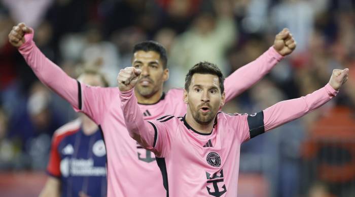 Fotografía de archivo de los jugadores del Inter Miami Lionel Messi (d) y Luis Suarez (i) . EFE/EPA/CJ GUNTHER